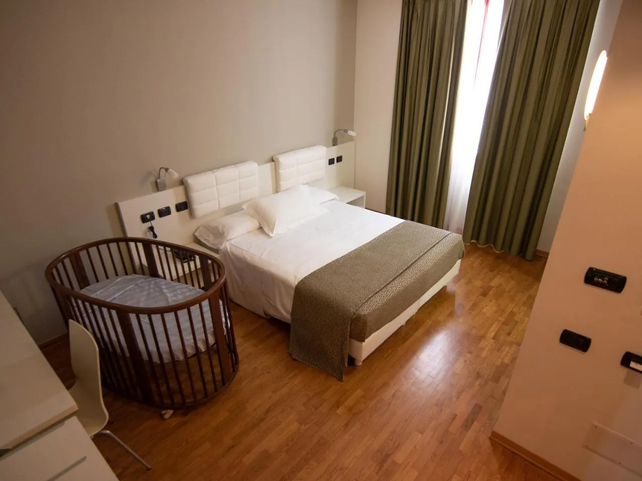 Master Hotel Reggio Emilia 3*,  Olaszország